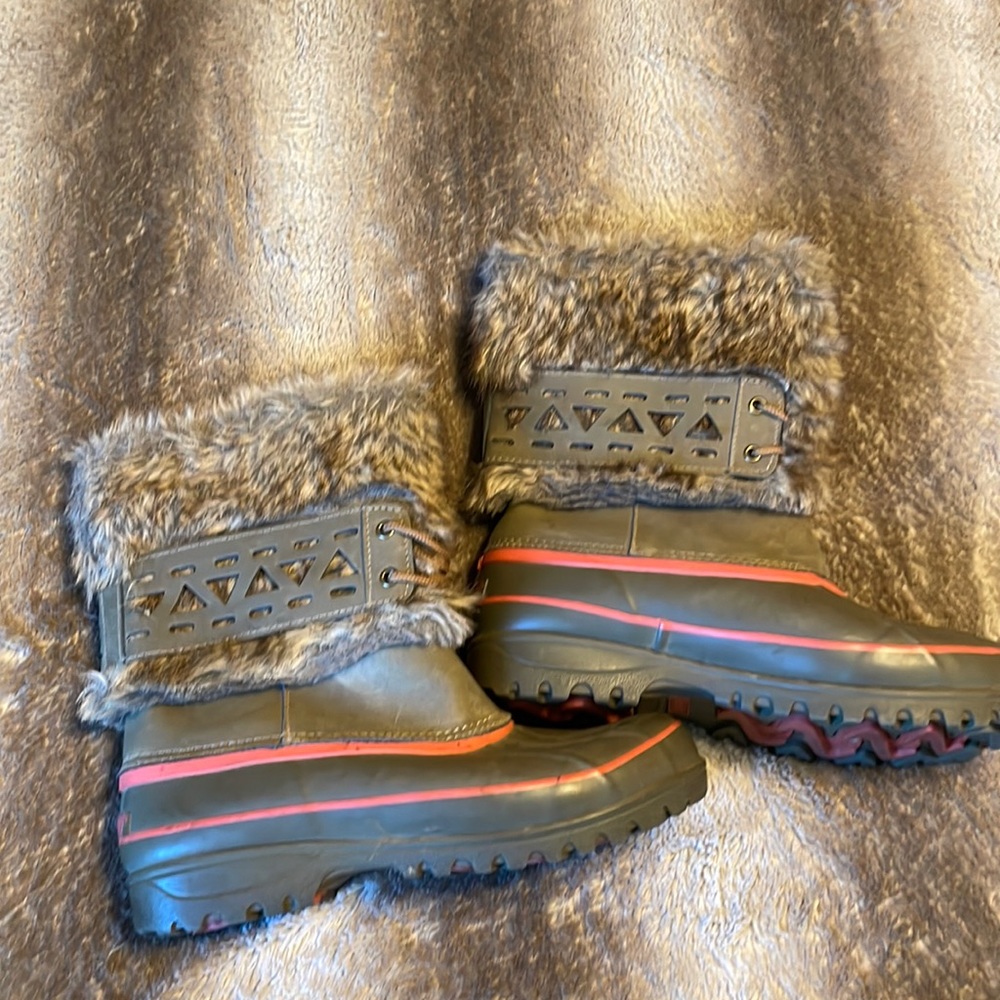 Rubber and faux fur snow boots